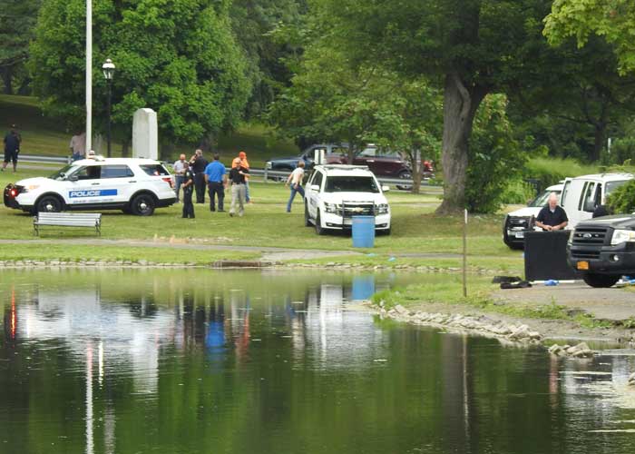 MidHudsonNews.com coverage of man's body in Downing Park pond