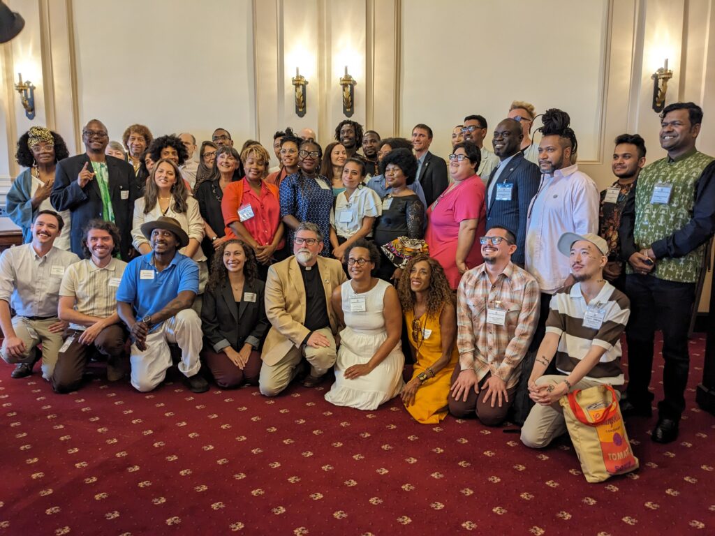 Kingstonas rengia Tarptautinę lankytojų lyderystės programą