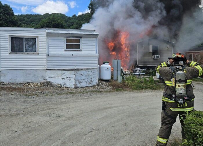Eleven displaced in Putnam trailer park fire